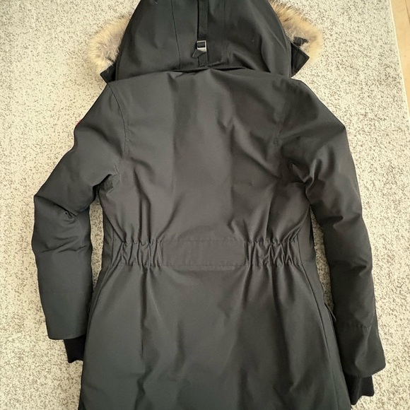 Authentic women’s Canada Goose Trillium Down Parka. Size .XS - Picture 6 of 13
